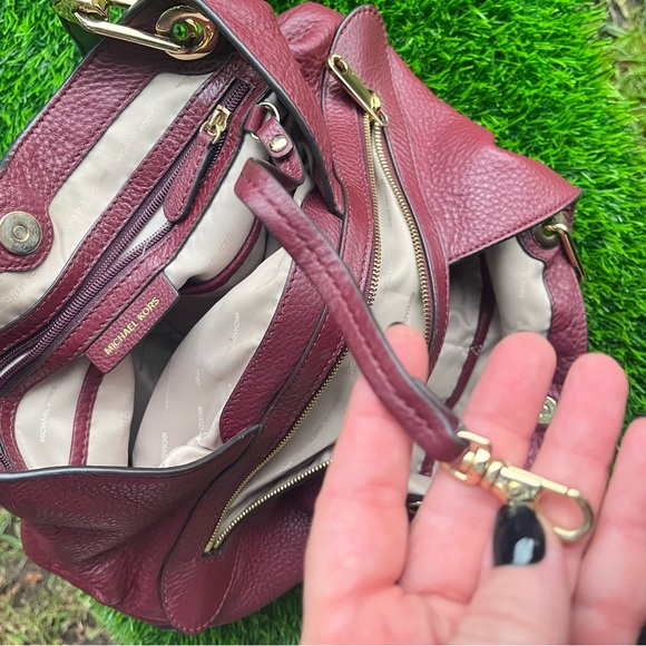 MICHAEL KORS AUTHENTIC GENUINE PEBBLED LEATHER DEEP PURPLE GOLD TONE TONE TRIM - Picture 4 of 16